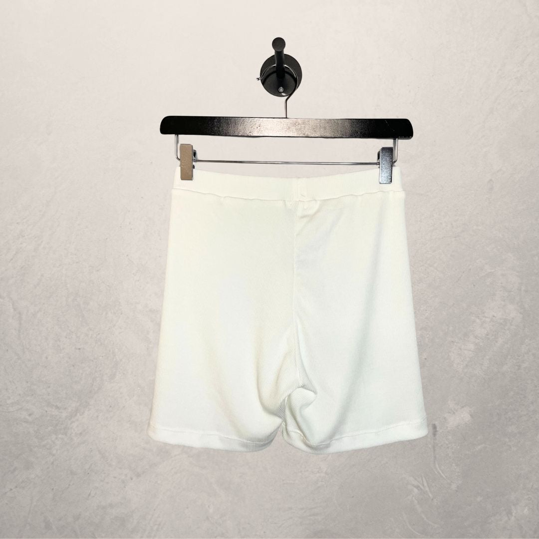 White	viscose / poly	Gina shorts	M	- by SESE