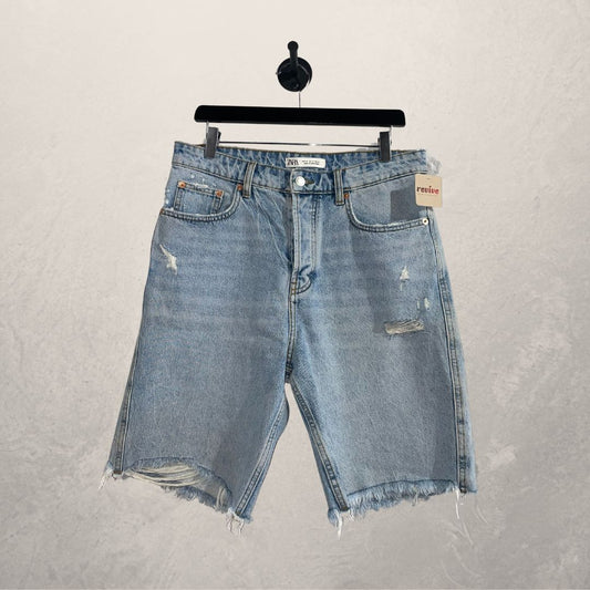 Zara lichtblauwe denim gescheurde short M