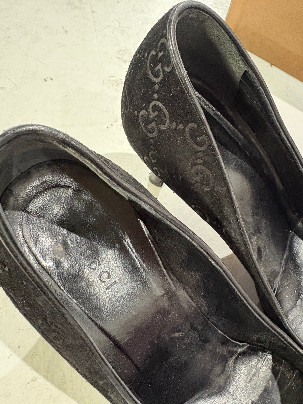 Vintage Gucci black suede GG pointed kitten heels 38C w/box