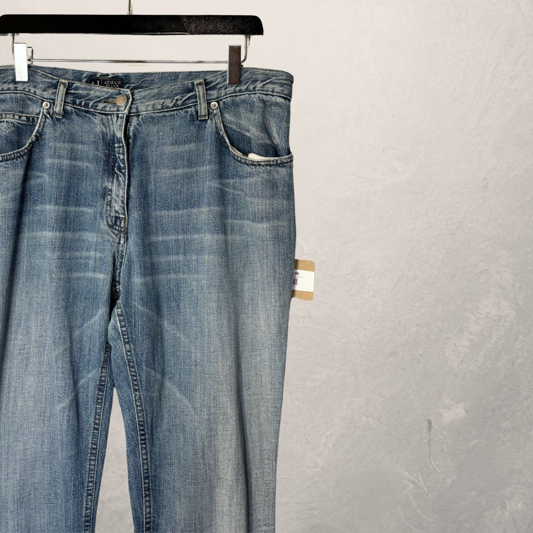 Armani lichtblauwe jeans maat 33