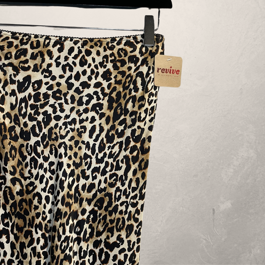 Bershka leopard skirt XS