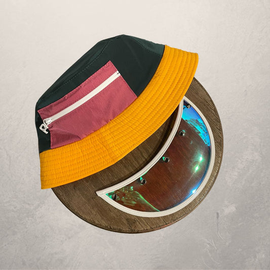 Christian Louboutin veelkleurige nylon vissershoed met afneembaar vizier OS