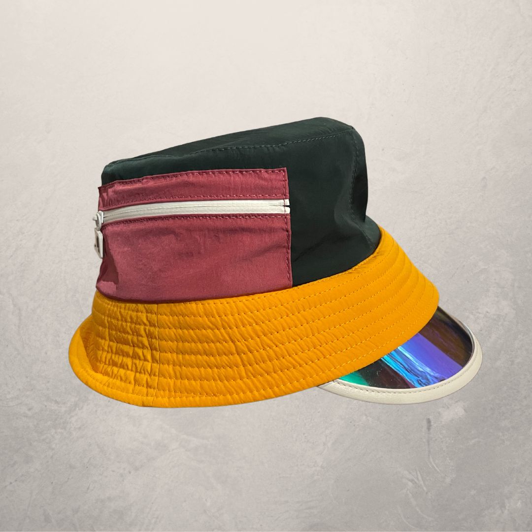 Christian Louboutin veelkleurige nylon vissershoed met afneembaar vizier OS