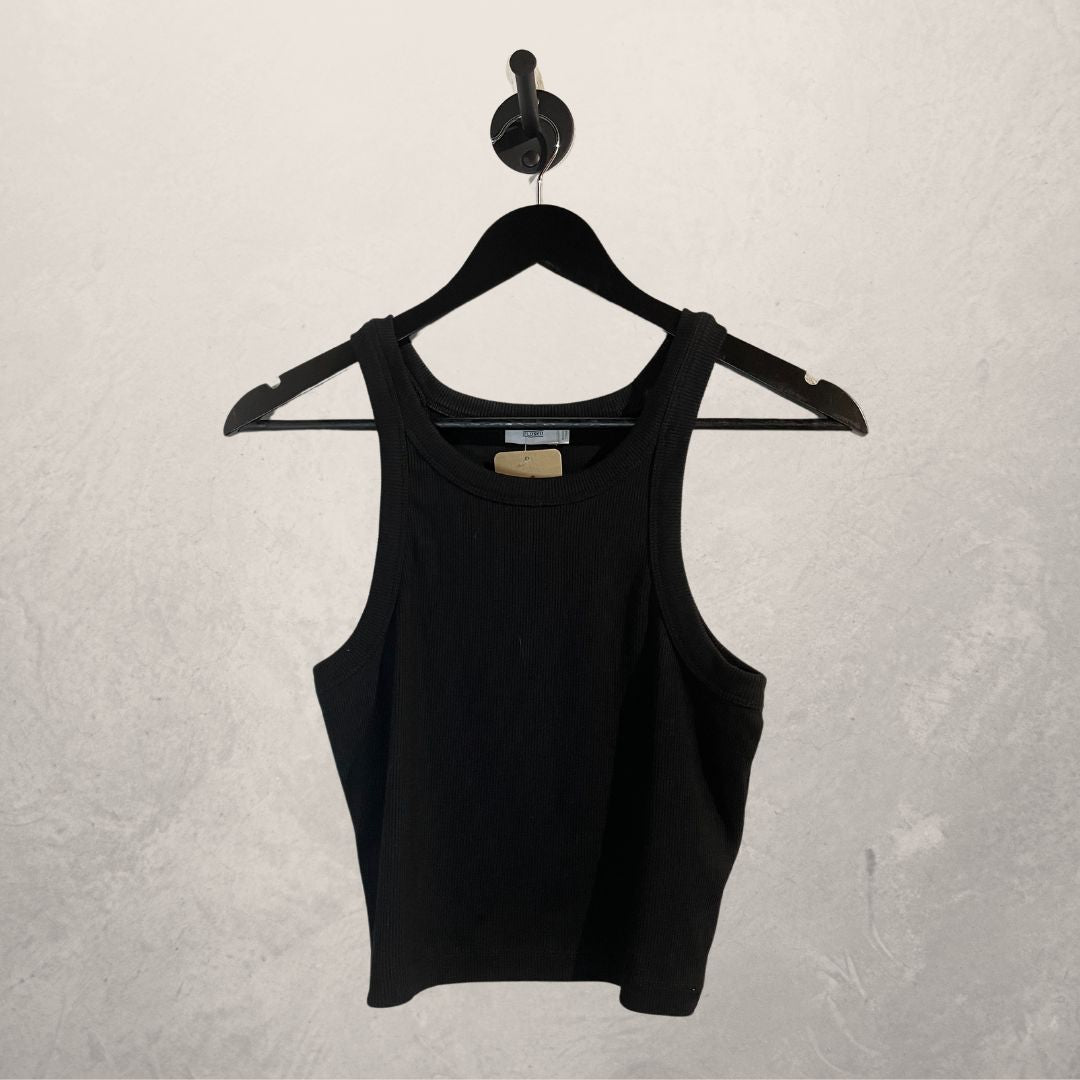 Closed black tank top S