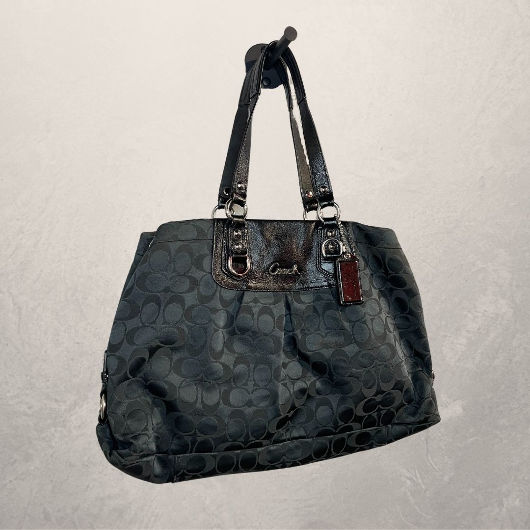 Coach zwarte monogram schoudertas