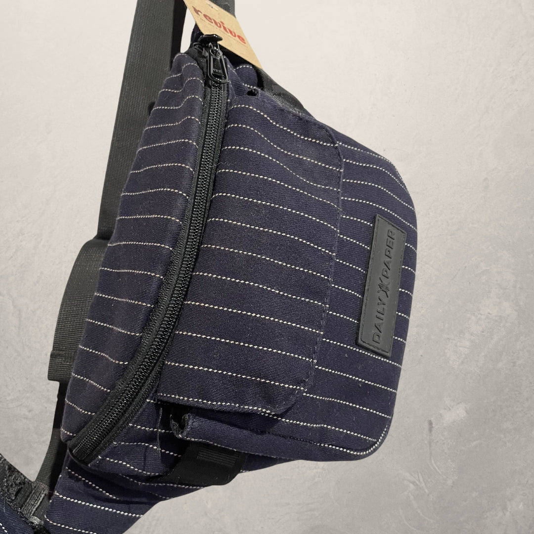 Daily Paper crossbodytas met marineblauwe strepen