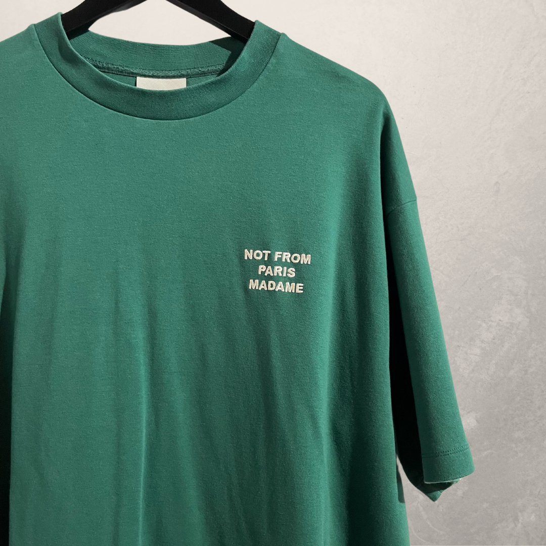 Drole de Monsieur groen "Not From Paris Madame" geborduurd t-shirt XL