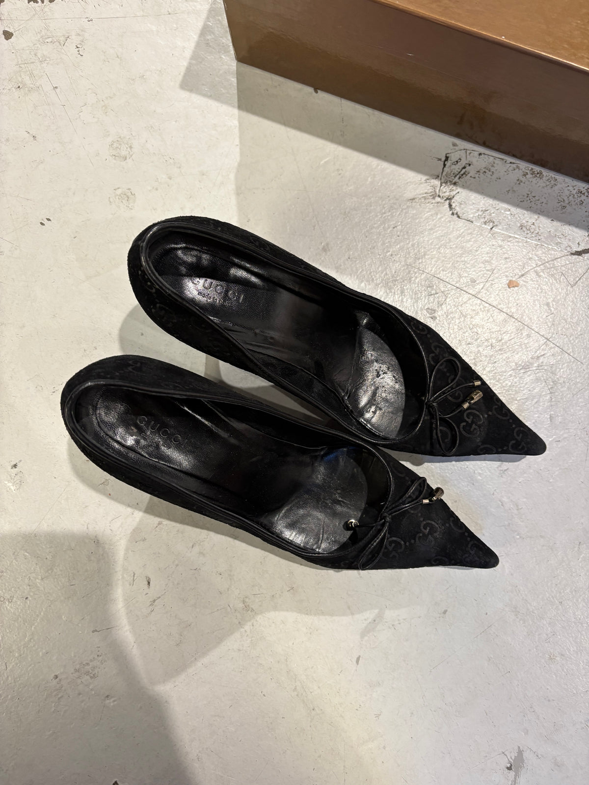 Vintage Gucci black suede GG pointed kitten heels 38C w/box