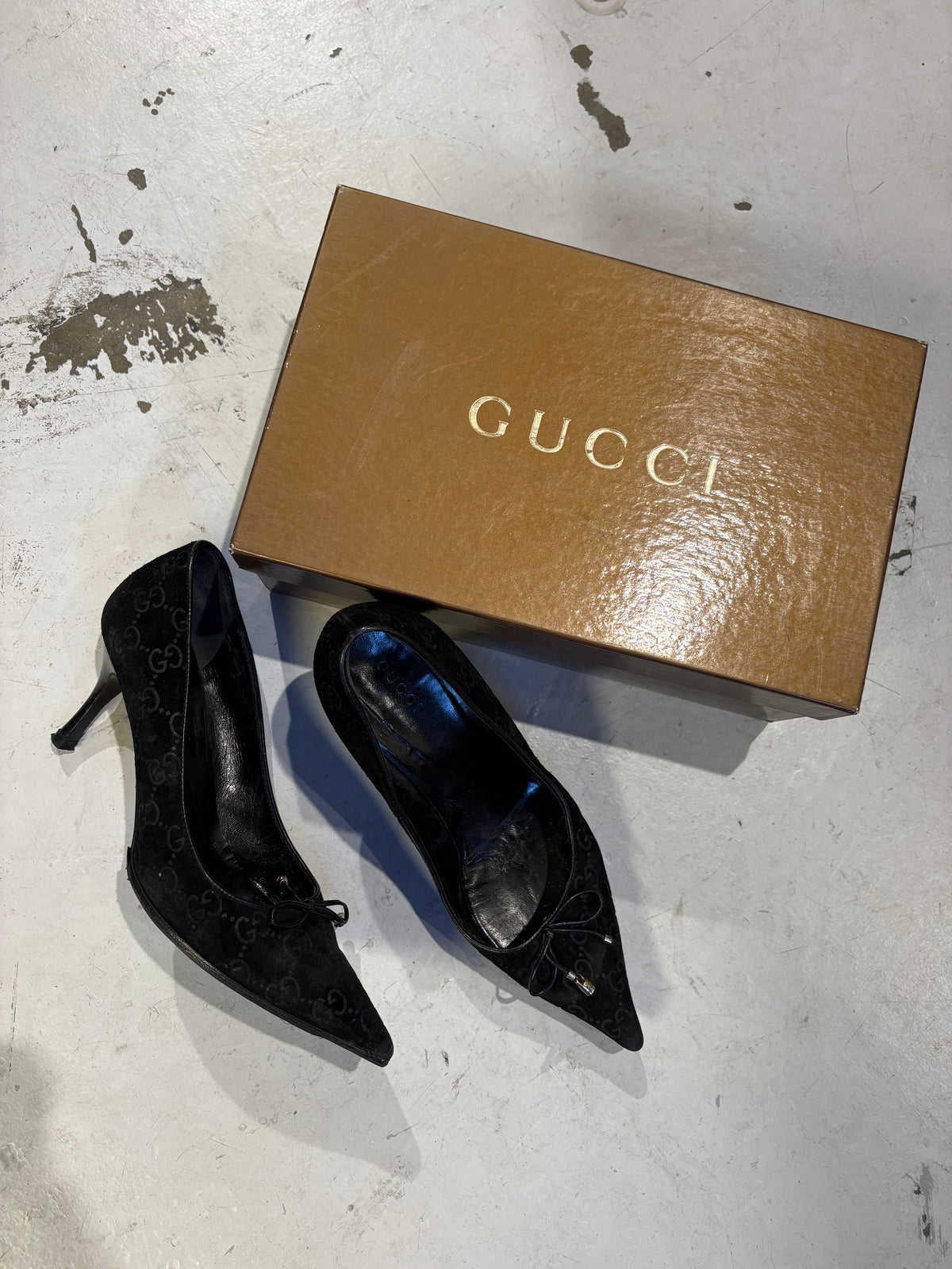 Vintage Gucci black suede GG pointed kitten heels 38C w/box