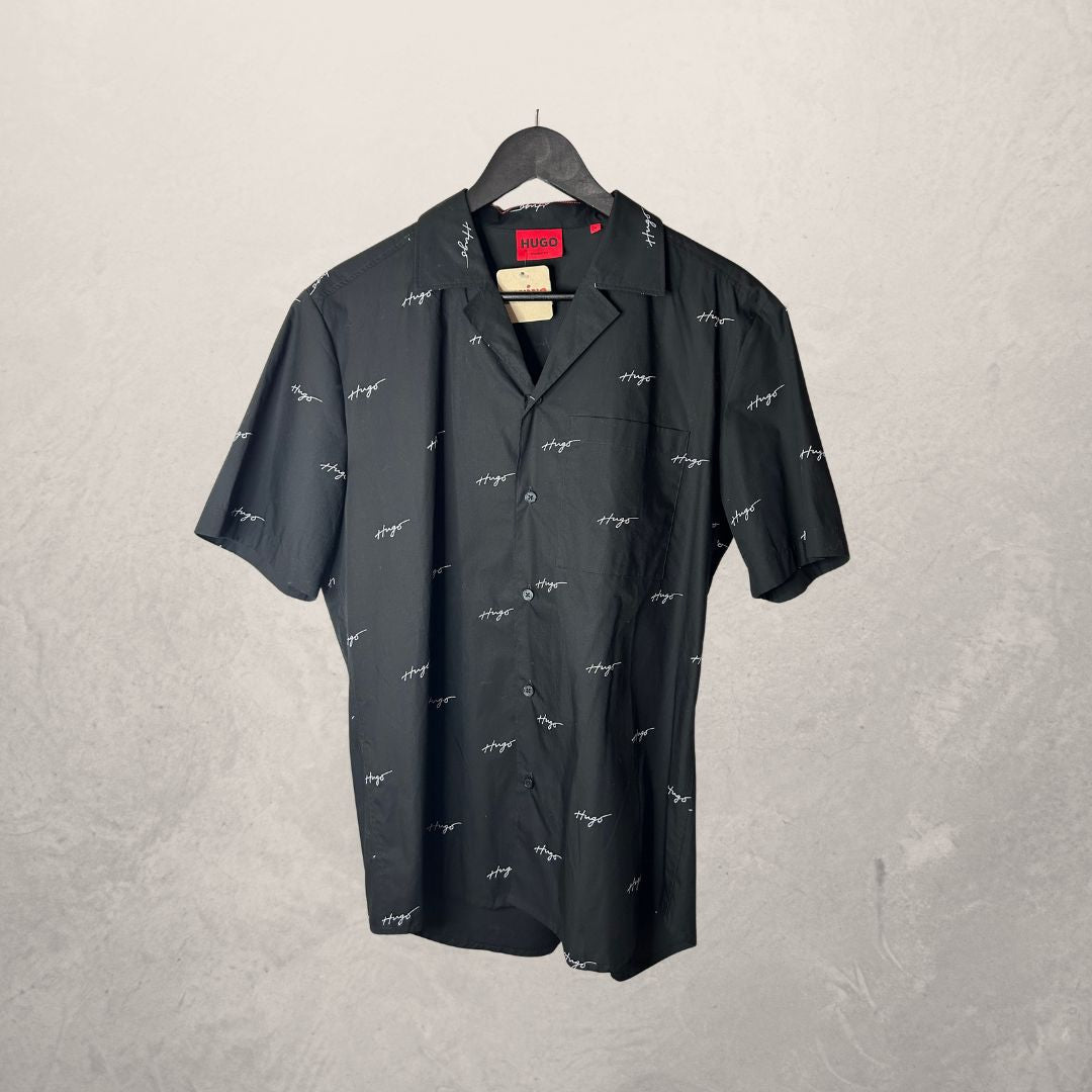 Hugo Boss black shortsleeved shirt M