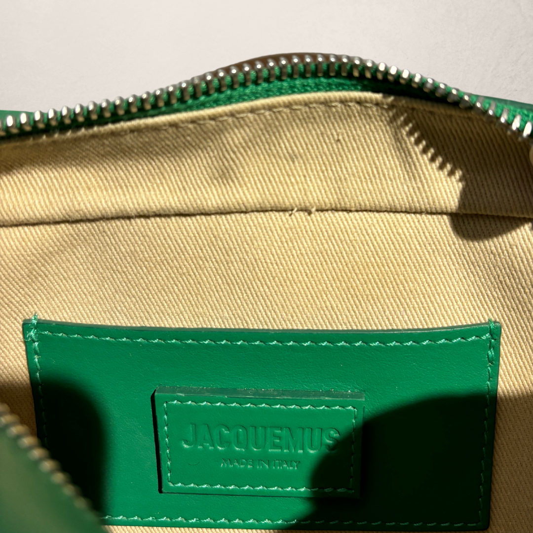 Jacquemus groene Baneto crossbody tas (met stofzak) - door RomaeStudios