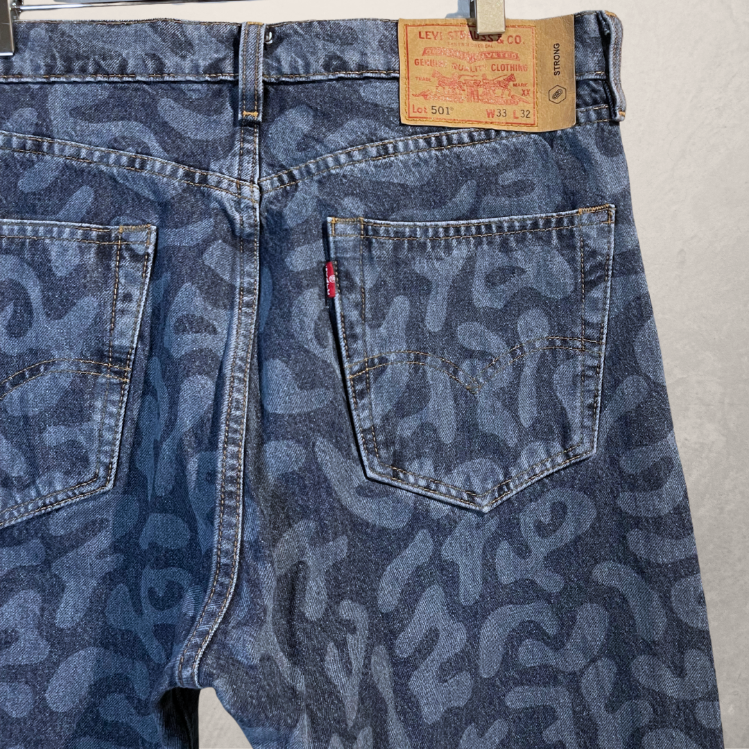 Levi’s 501 blue pattern printed denim jeans 33 x 32