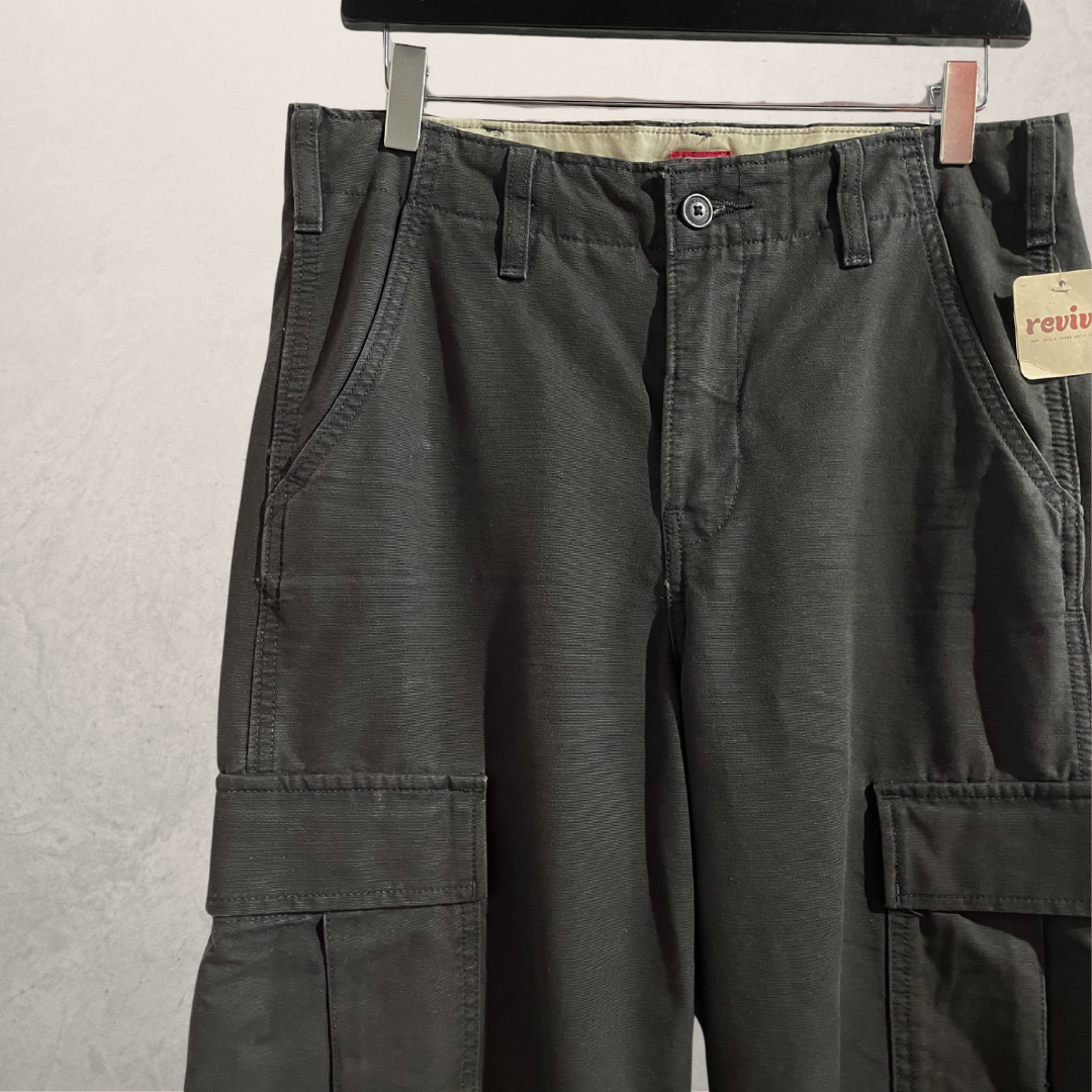 Levis zwarte cargo rechte broek 30/32