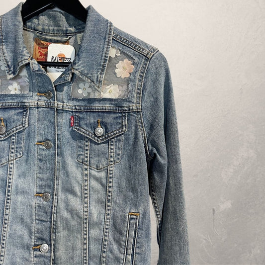 Levis vervaagd grijsblauw bloemen denim jasje S - By Mees.Makes