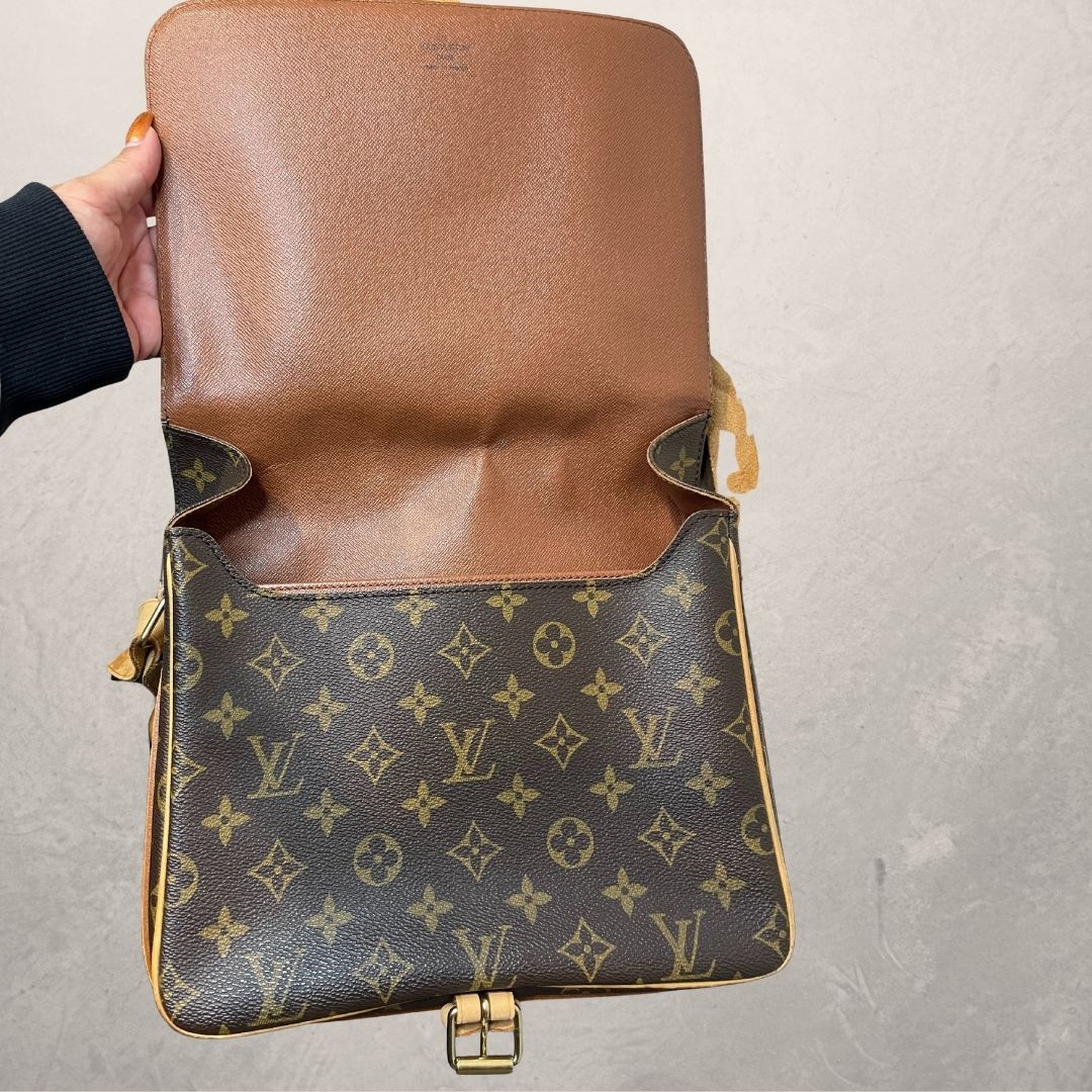 Louis Vuitton bruine monogram Boulogne schoudertas - van Romae Studios