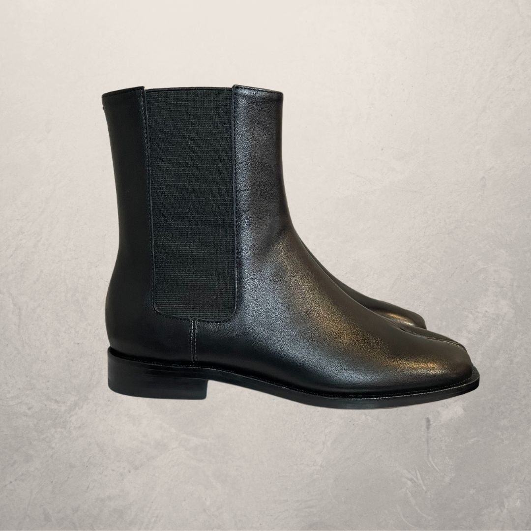 Maison Margiela black leather tabi ankle boots 38