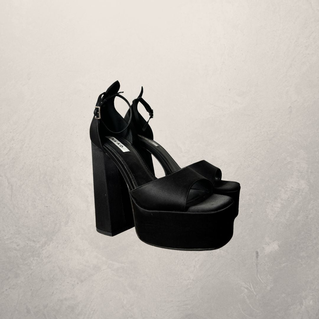 Nakd zwarte plateauhakken 38/39