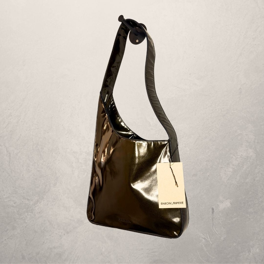 Prada groene metallic vinyl een symmetrische schoudertas