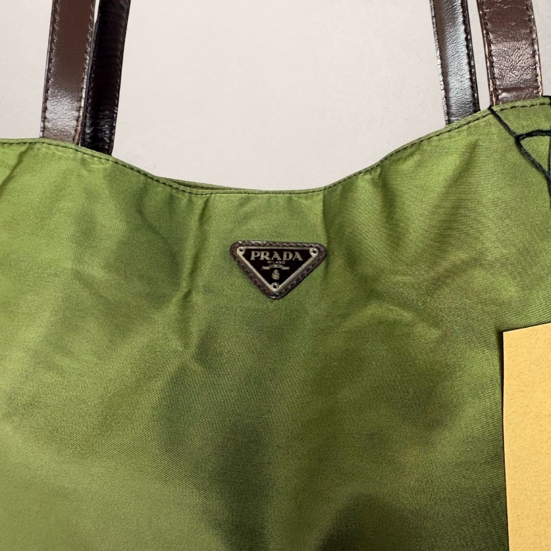 Prada limoengroene nylon schoudertas met rits