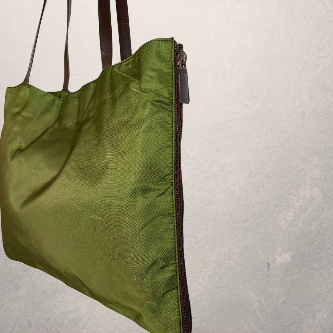 Prada limoengroene nylon schoudertas met rits
