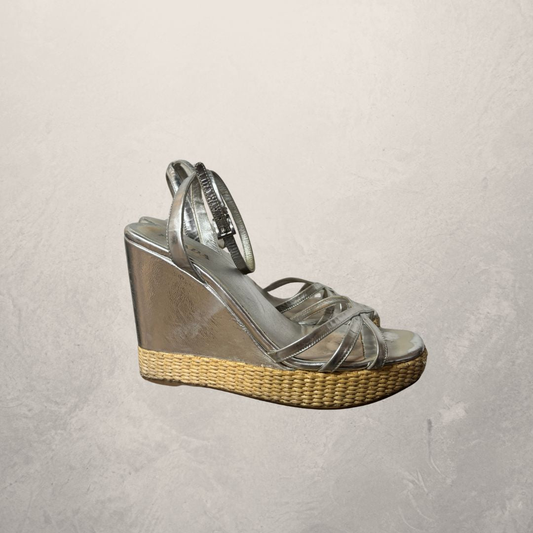 Prada zilveren sleehak sandalen 38.5 (goed)