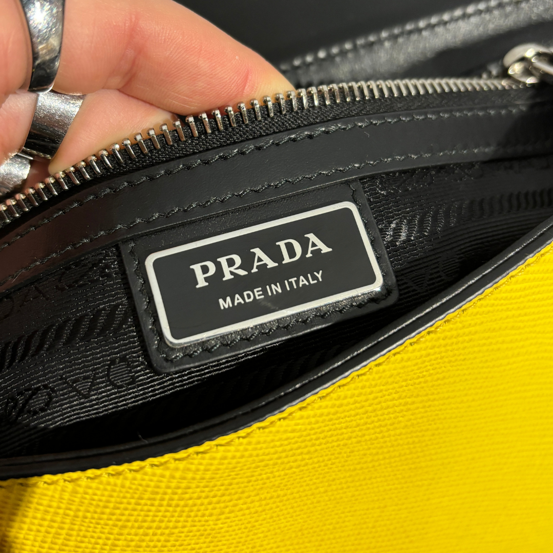 Prada gele driehoekige logo crossbody tas (originele stofzak) - door RomaeStudios