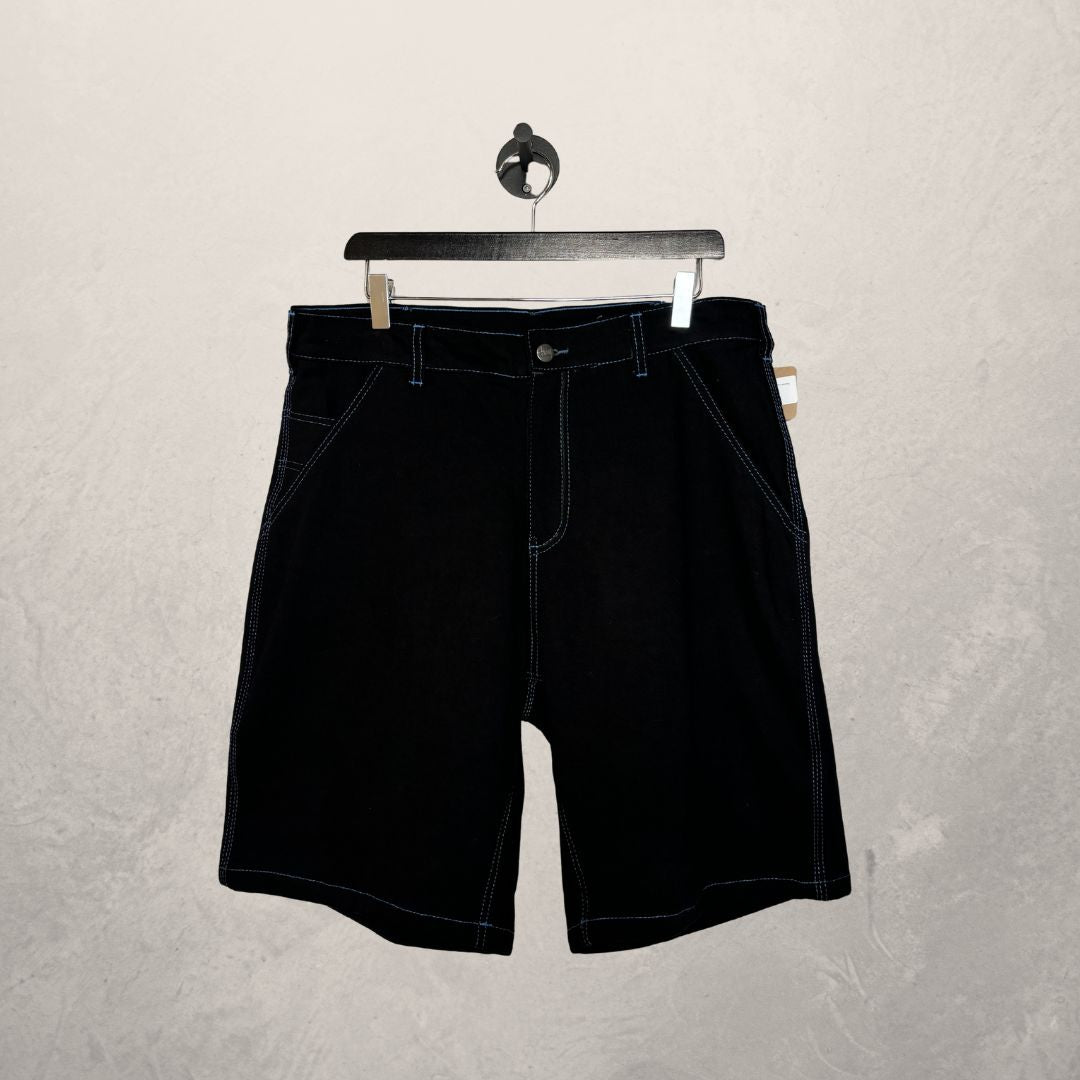 Stussy *Replica* zwart met blauwe denim shorts L