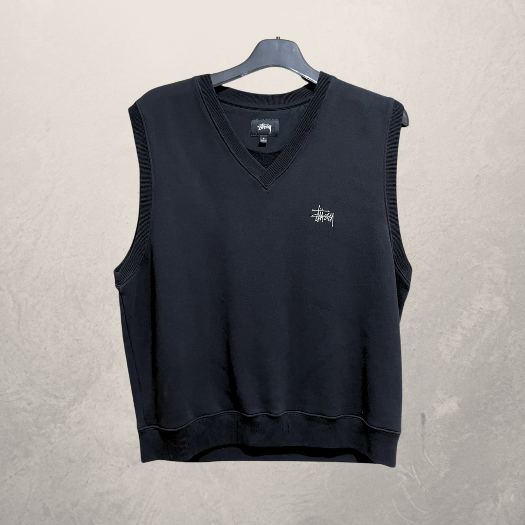 Stussy black fleece v neck vest L – Revive Haarlem Stussy black fleece v neck vest L – Revive Haarlem