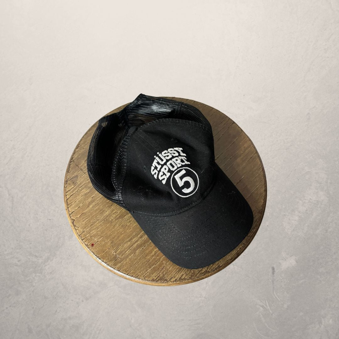 Stüssy sport zwart mesh logopet OS