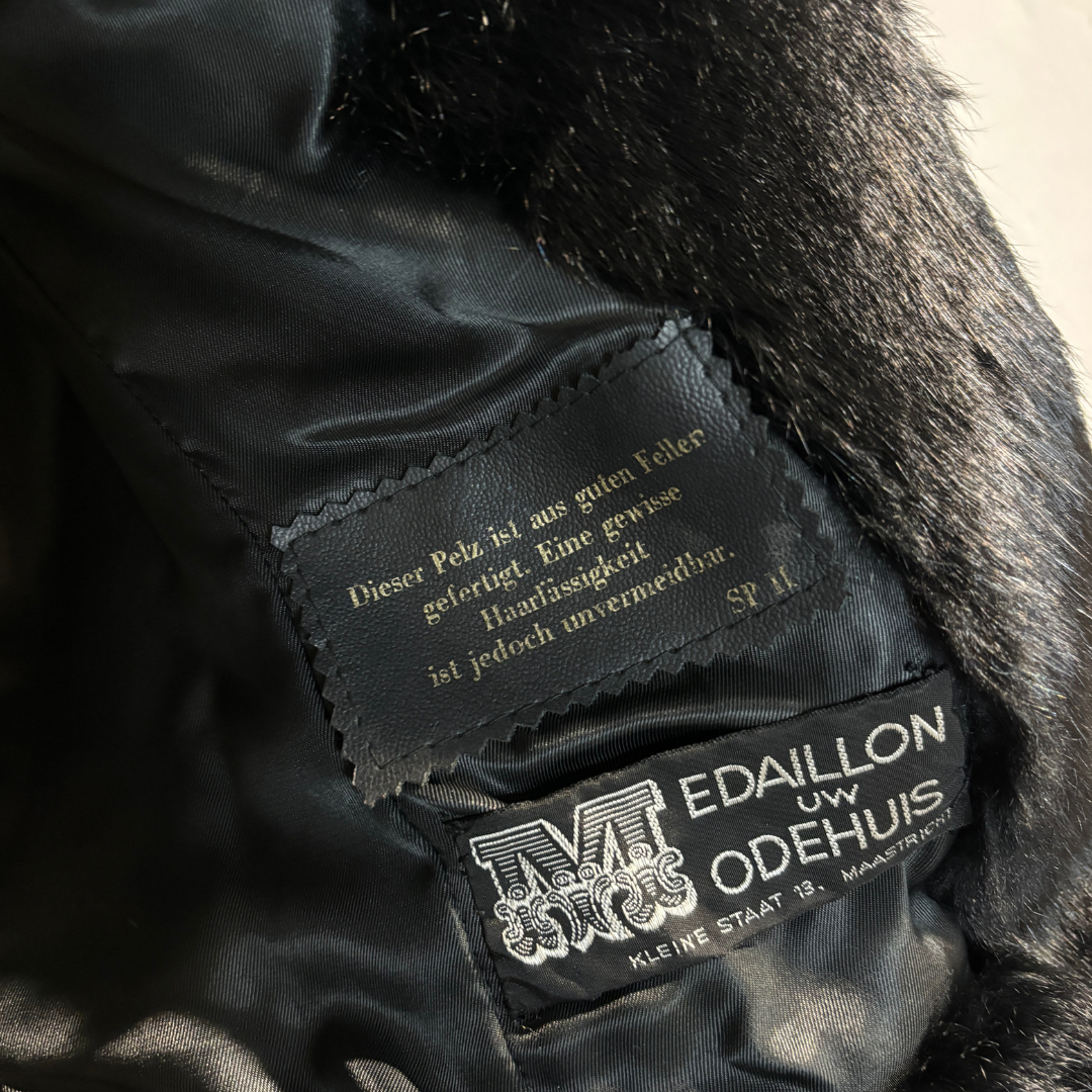 Vintage 100% black fur coat S/M