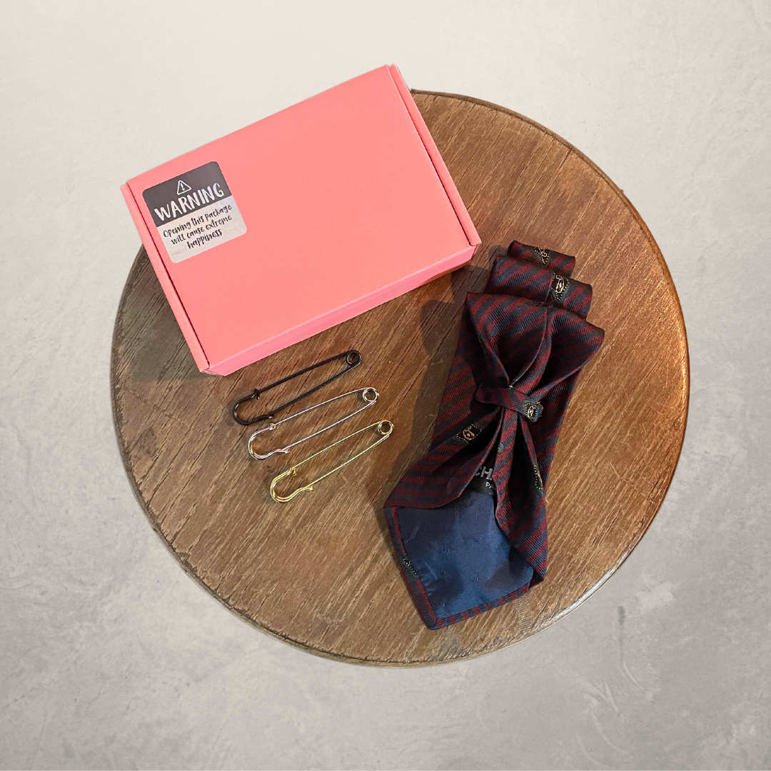 Vintage Chanel marine/rood bewerkte stropdas L- van @MARRART