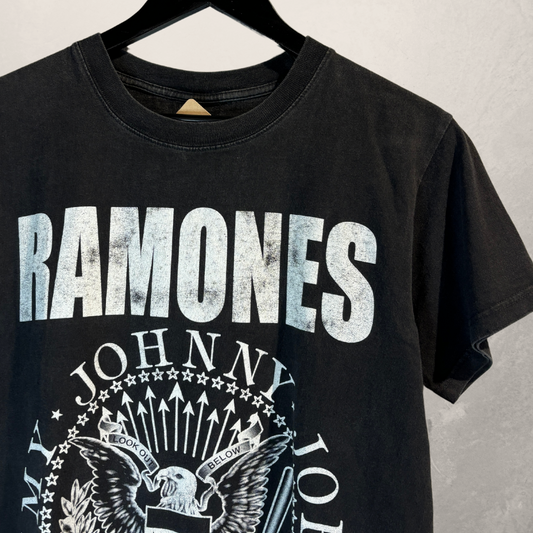 Vintage Ramones black graphic tee L