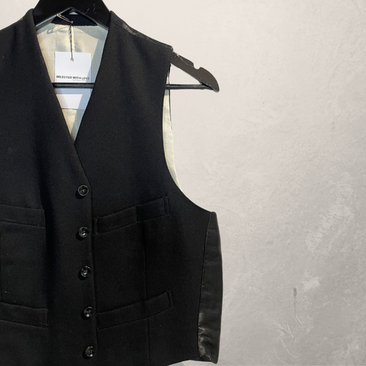 Vintage black wool vest L-by @SelectedWithLove.nl
