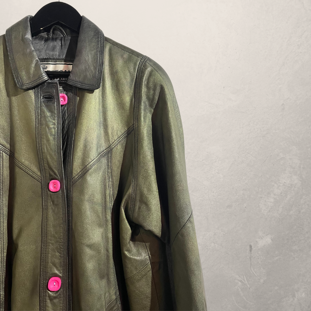 Vintage bruine glanzende paarse lippen lange leren jas M- van @Marrart