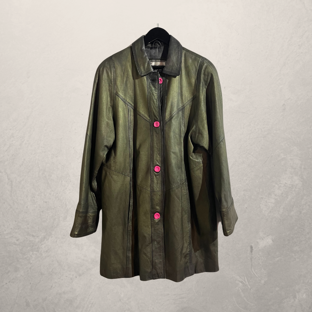 Vintage bruine glanzende paarse lippen lange leren jas M- van @Marrart