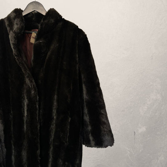 Vintage dark brown faux fur coat L