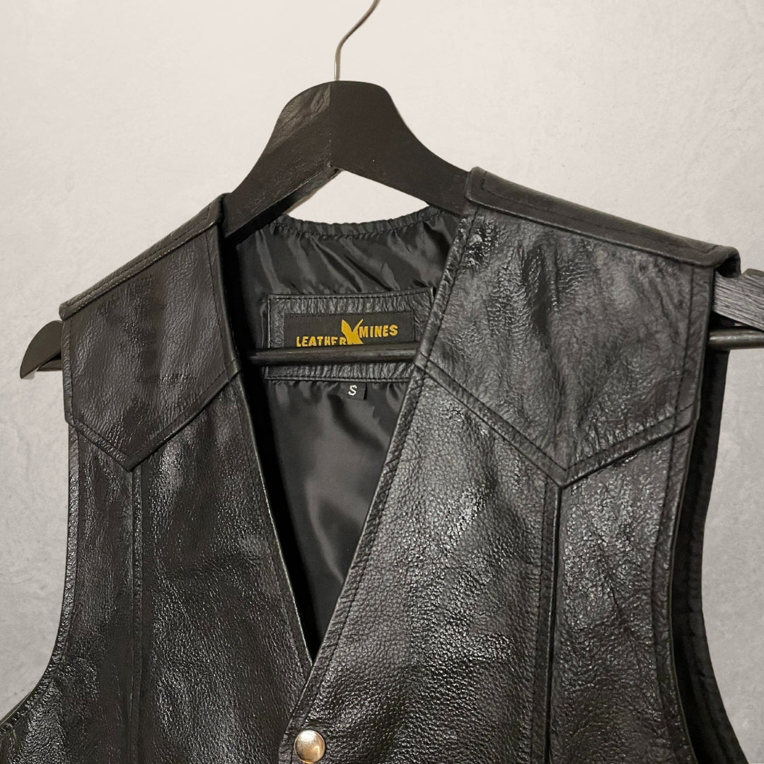 VINTAGE black leather vest SIZE MEDIUM