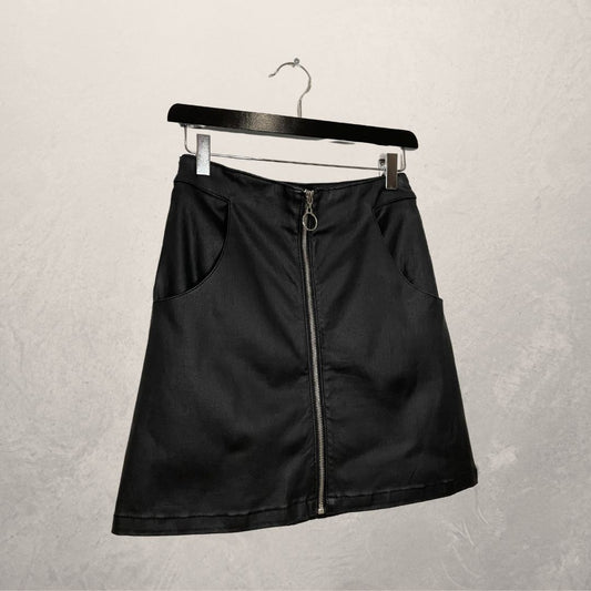 Vintage black pleather zip skirt M