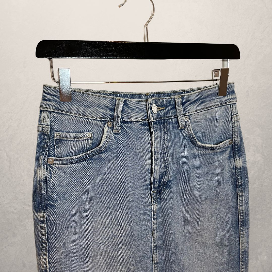 H&M light blue wash knee length denim skirt SIZE 38